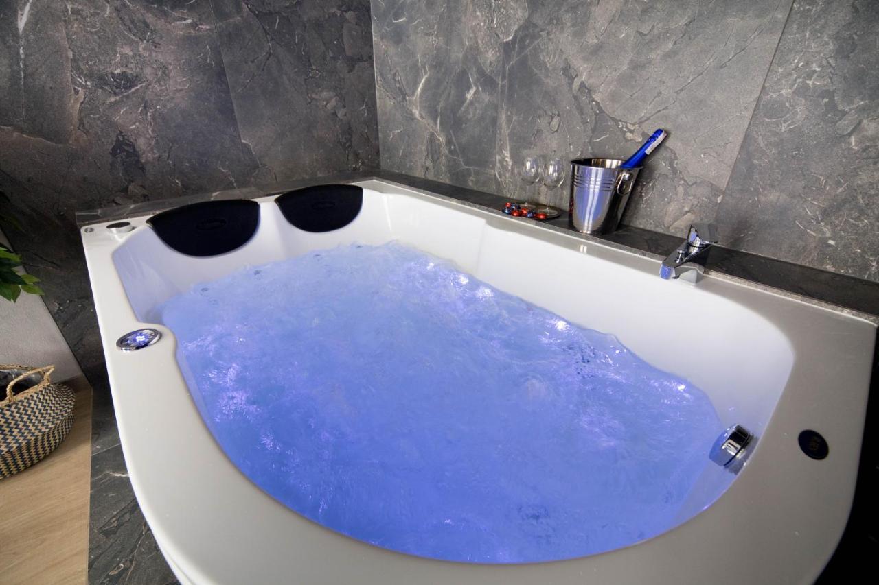 Jacuzzi Apartment Main Square Krakow Ngoại thất bức ảnh