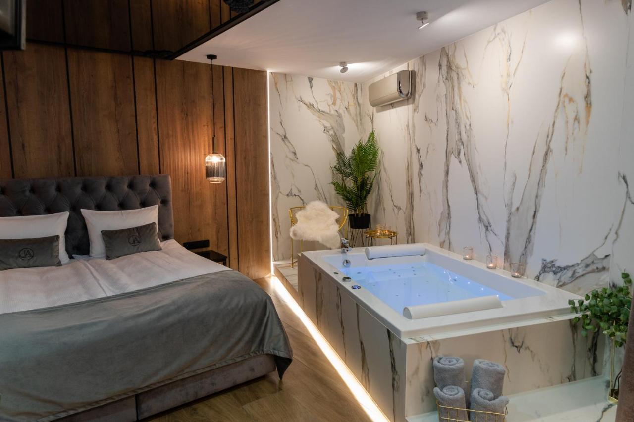 Jacuzzi Apartment Main Square Krakow Ngoại thất bức ảnh