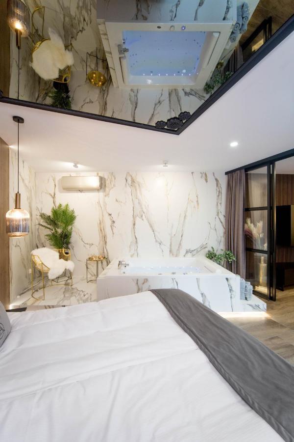 Jacuzzi Apartment Main Square Krakow Ngoại thất bức ảnh