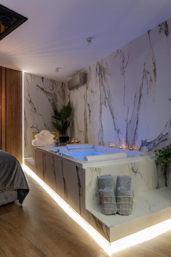 Jacuzzi Apartment Main Square Krakow Ngoại thất bức ảnh