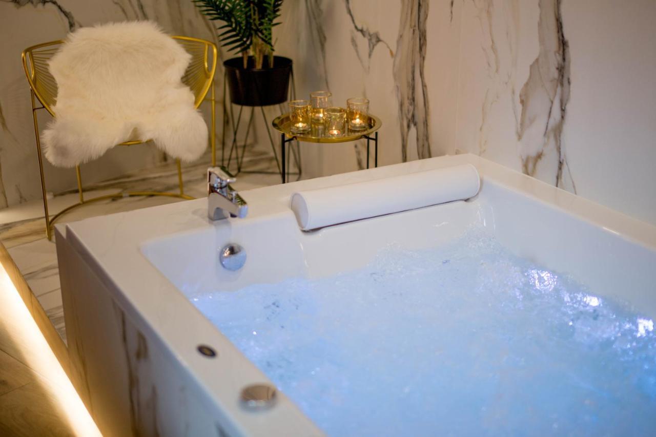Jacuzzi Apartment Main Square Krakow Ngoại thất bức ảnh